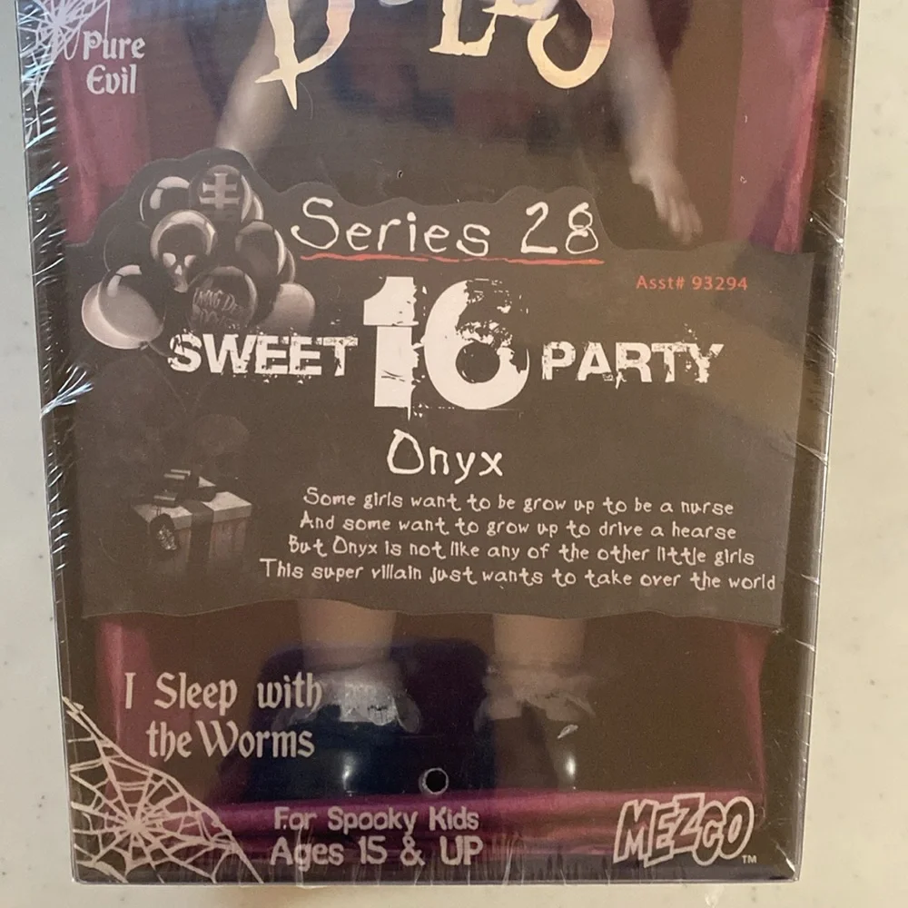 Living Dead Dolls ONYX Series 28 Sweet 16 Party